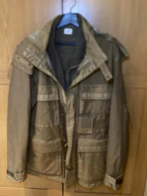 C.P. Company metropolis brun,mörk grön Jacka - Ny CP company metropolis jacka i storlek M.