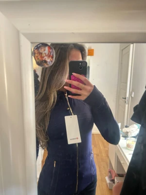 Lululemon define jacket  - lululemon define jacket till salu storlek 8=medium. Men passar nog small också skulle jag säga. Helt ny🤍