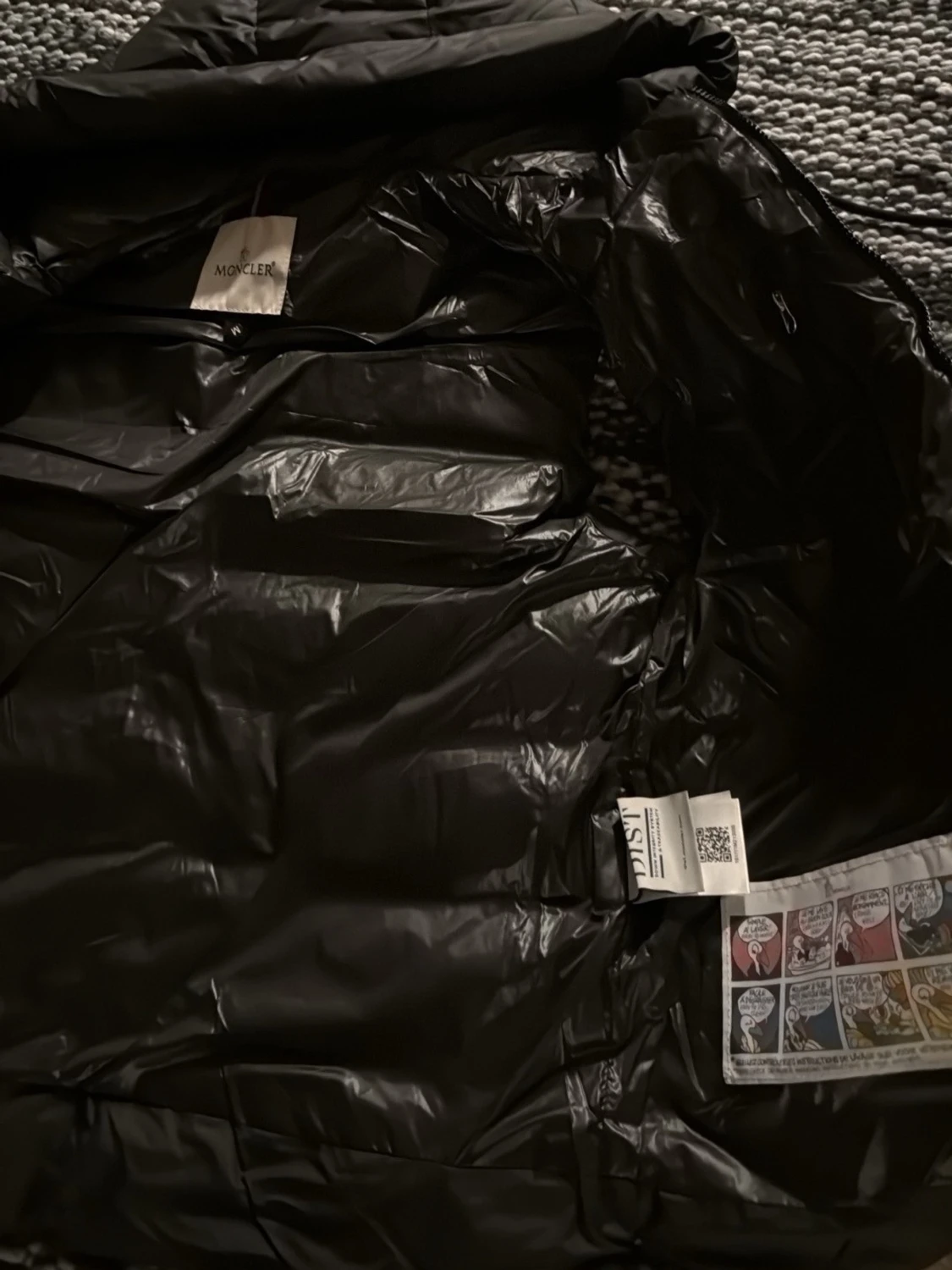 Svart dunväst från Moncler med huva - 3