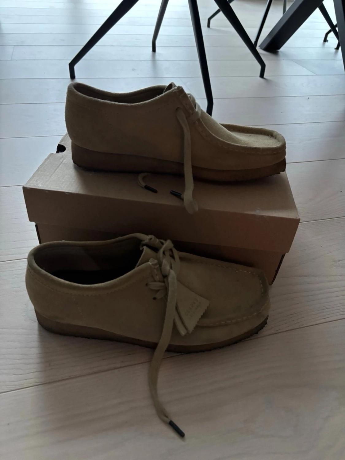 Beige mocka Wallabee från Clarks - 2