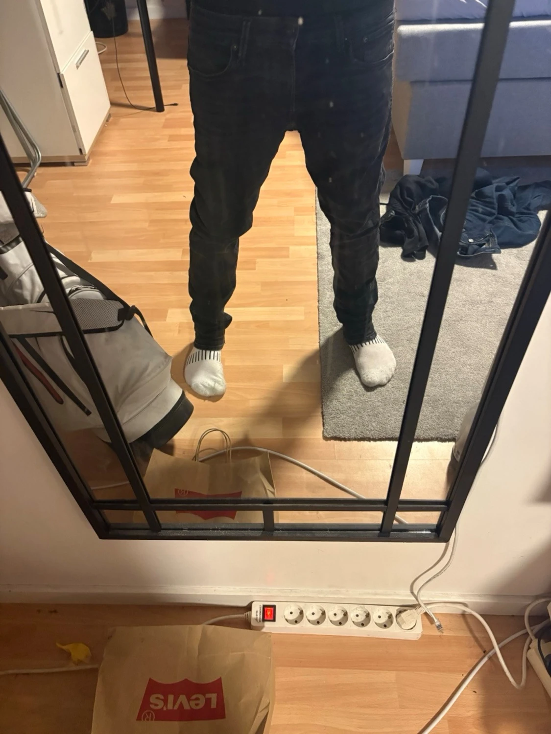 Svarta j&j jeans straight fit