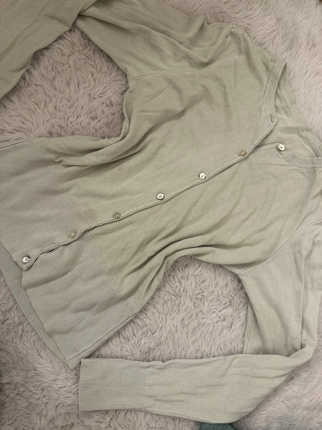 Ljusbeige ribbad kofta med knappar - 1