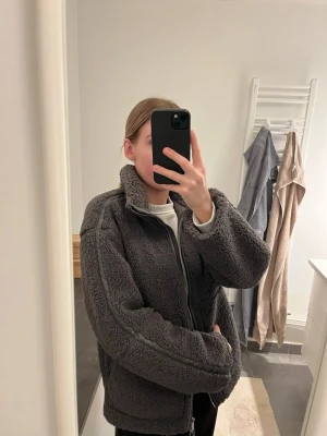 Hm teddy jacka  - Hm teddyjacka, helt ny