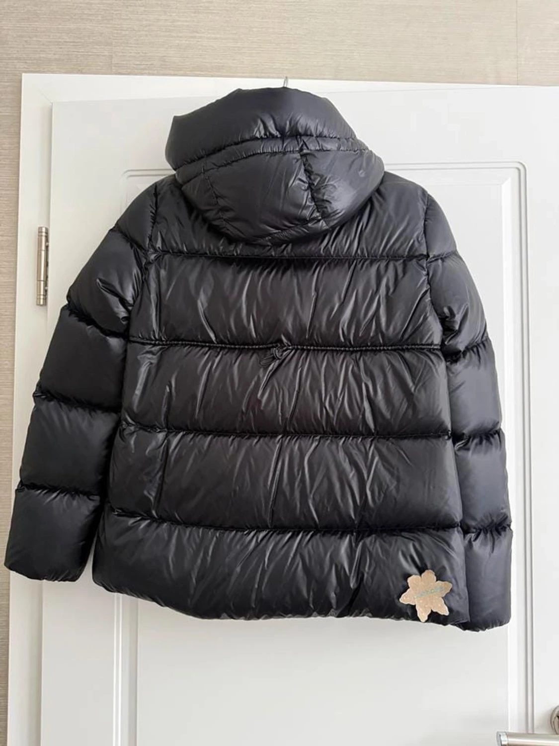 Svart Moncler dunjacka med huva - 1
