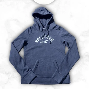 Blå hoodie från Hollister - Asfet hoodie från hollister som passar någon 160-170