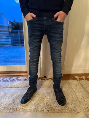 Jack&jones jeans  - Tjabba! Säljer nu dessa jack&jones i storlek 27/32, modellen är 178! Dom är i ett bara skick, använda ca 3-2 gånger! Om ni undrar något så är det bara att höra av sig!😁