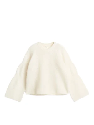 stickad mohair tröja från arket  - jättefin mohair tröja från arket som jag äääälskar men inte kommer till användning, kmr inte sälja under 650 då den är i såå fint skick och slutsåld🎀🎀