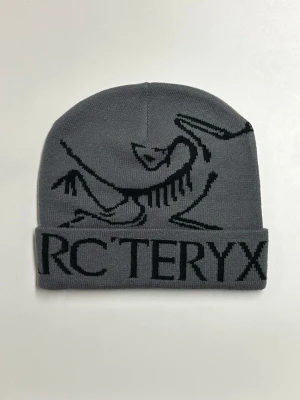 Arcteryx Mössa  - Helt ny aldrig använd. Storlek One Size. Snabb frakt.