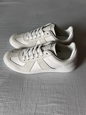 Maison margiela gats vita - Ett par riktigt feta gats i storlek 43. Skickar alltid inom 24 timmar 🚚✅