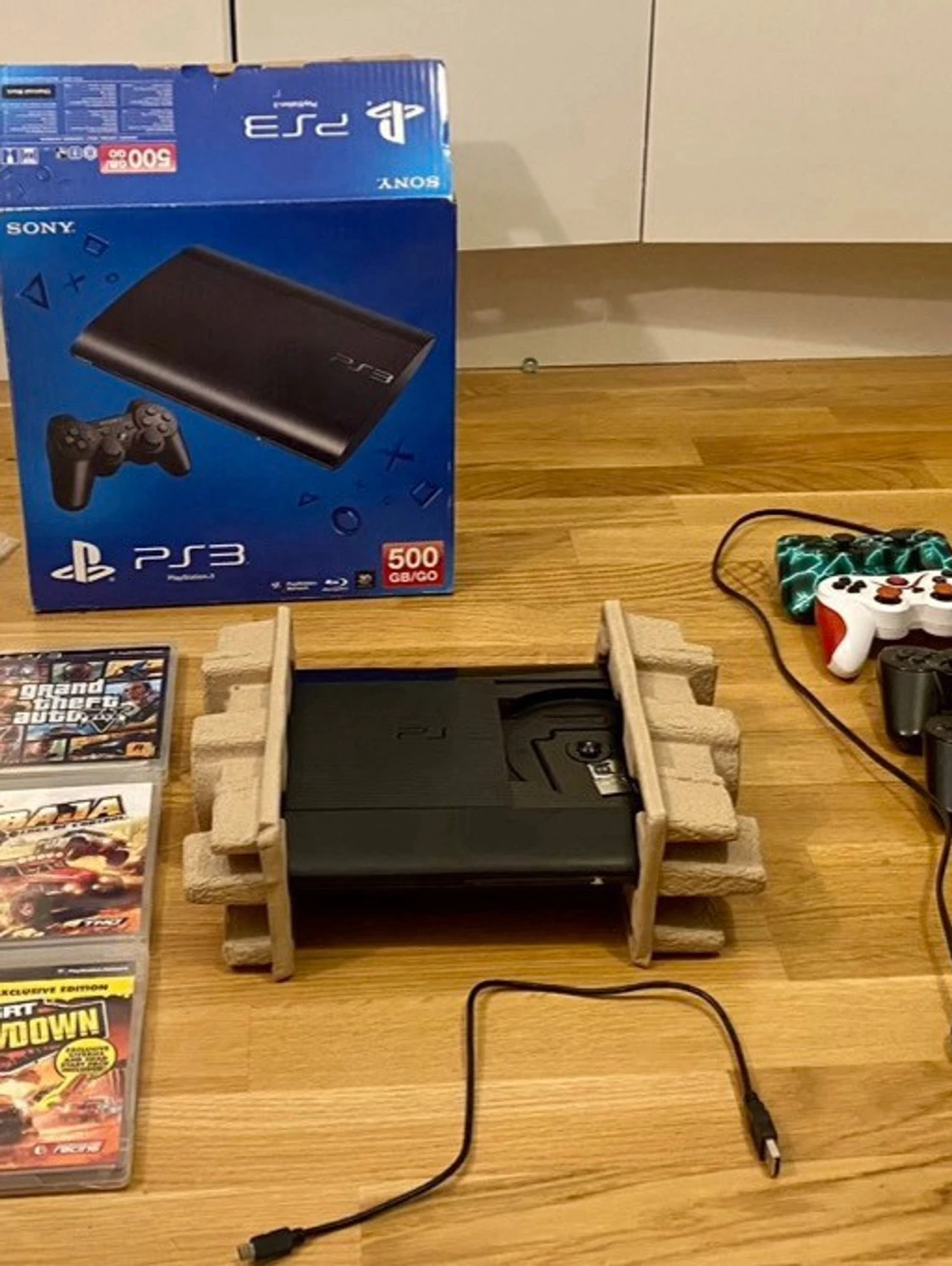 Sony PlayStation 3 Super Slim 500GB + 4 kontroller + 12 spel - 1