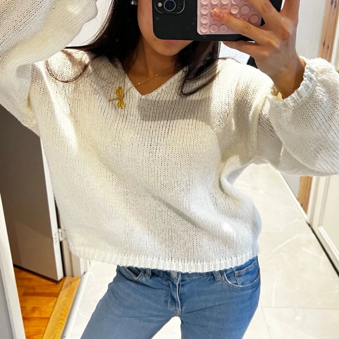 Vit stickad tröja med v-ringning - 2