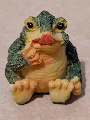 Grodfigur  - Liten grodfigur som kan användas som dekoration 