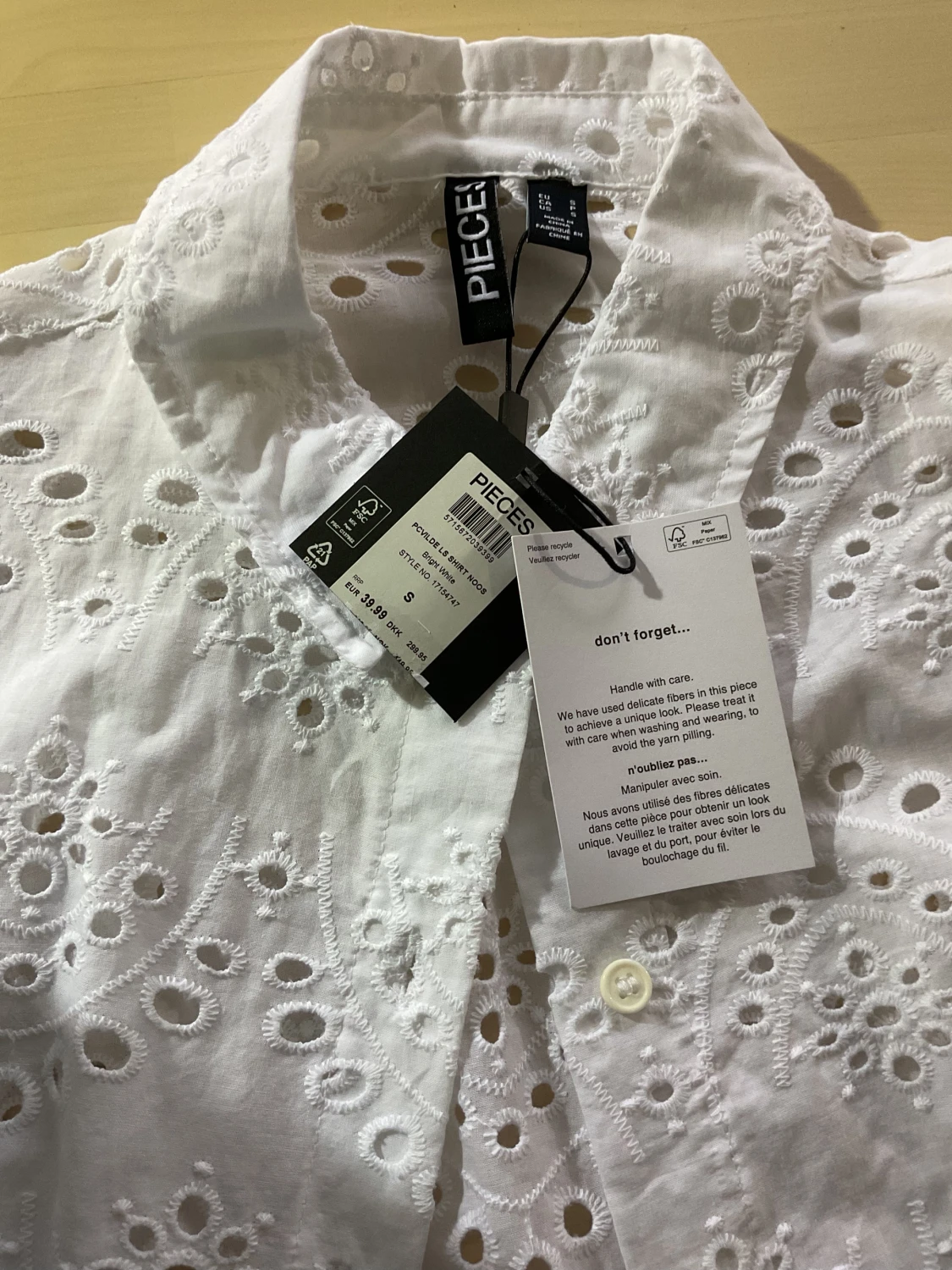 Vit broderad skjorta från Pieces - 1