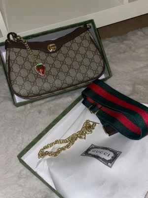 Väska - Helt ny det tjockare bandet kan man göra längre