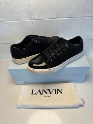 Lanvin skor  - Lanvin skor i storlek 41 (uk7). Box medföljer vid köp. Bara att höra av sig till oss vid minsta fundering😁