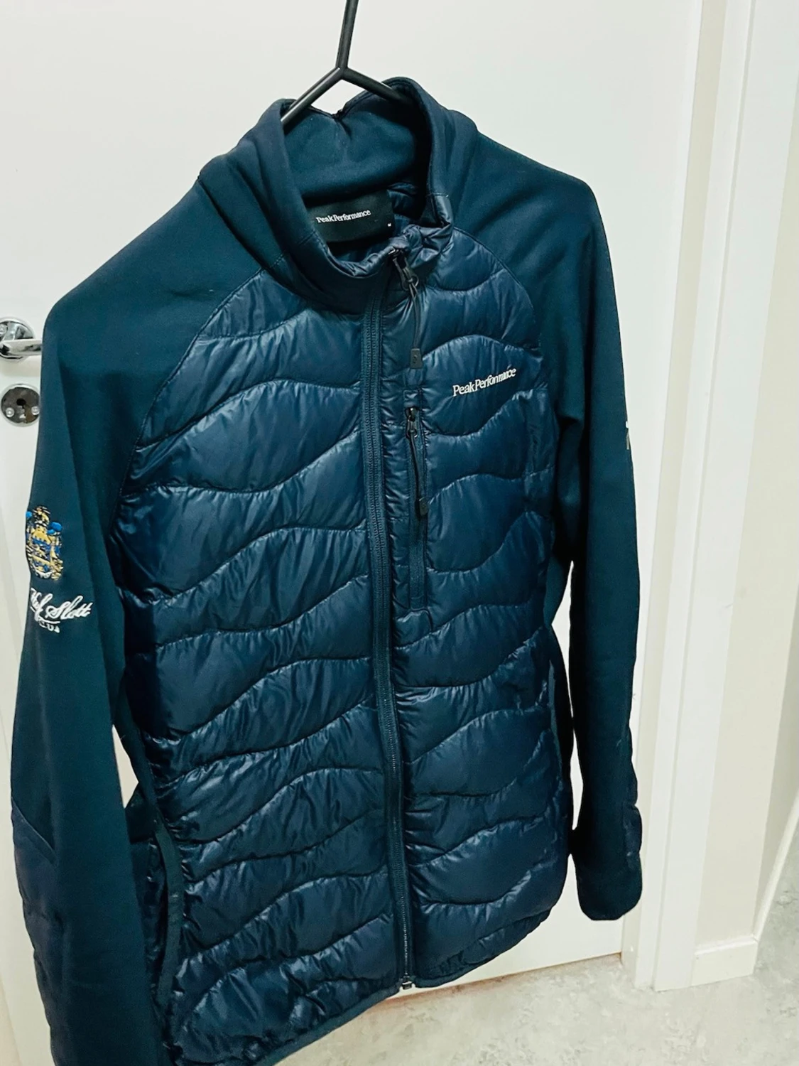 Mörkblå pufferjacka Peak Performance