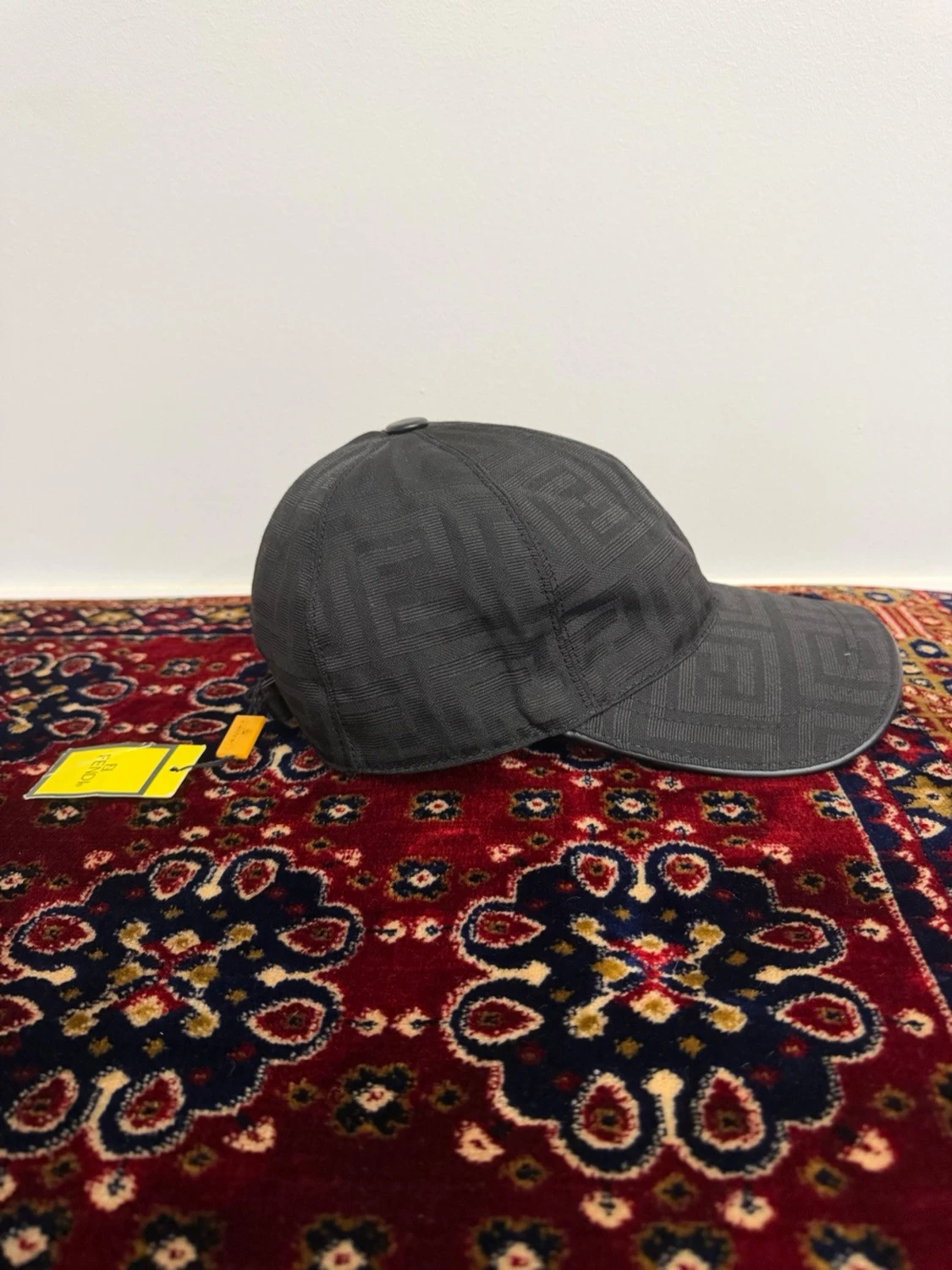 Svart Fendi keps med mönster - 1