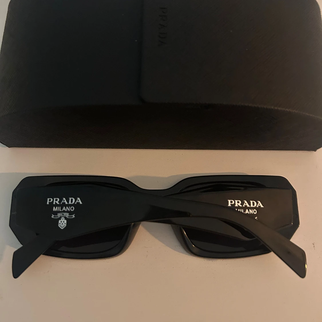 Svarta solglasögon från Prada - 3