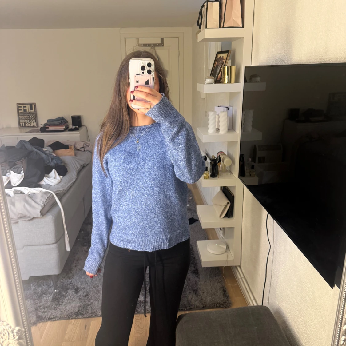 Blå stickad tröja med rund hals - 2