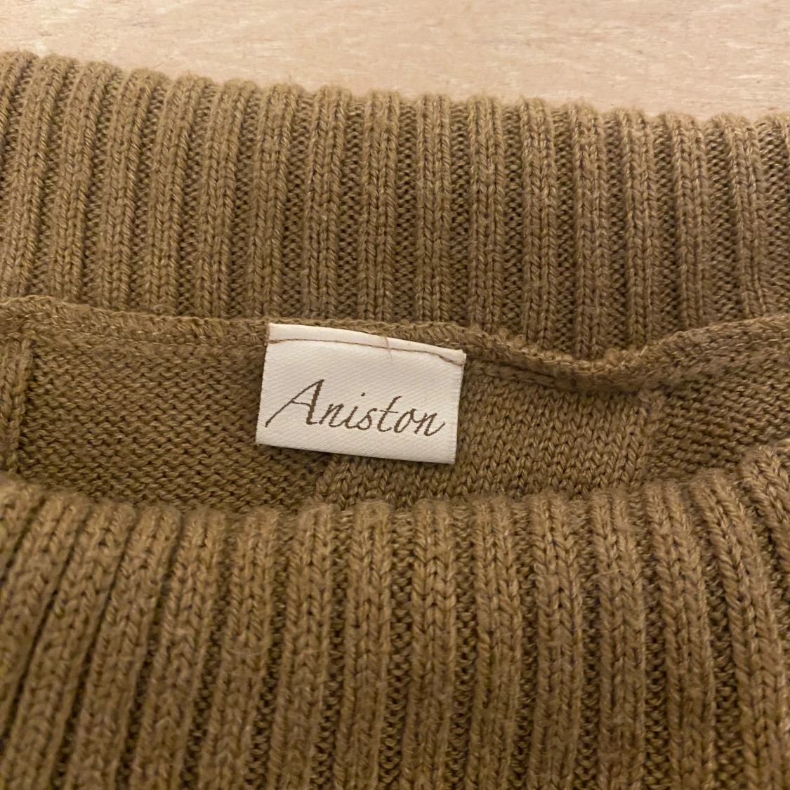 Of shoulder tröja med knappar!💞 - 2