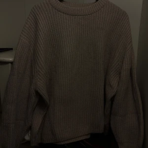 Beige stickad tröja - Supersöt beige stickad tröja från ASOS! Endast använd en gång! 
