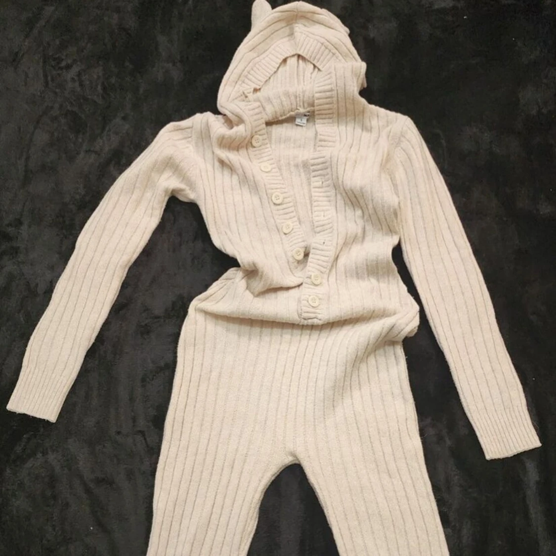 Beige ribbad jumpsuit med huva - 3