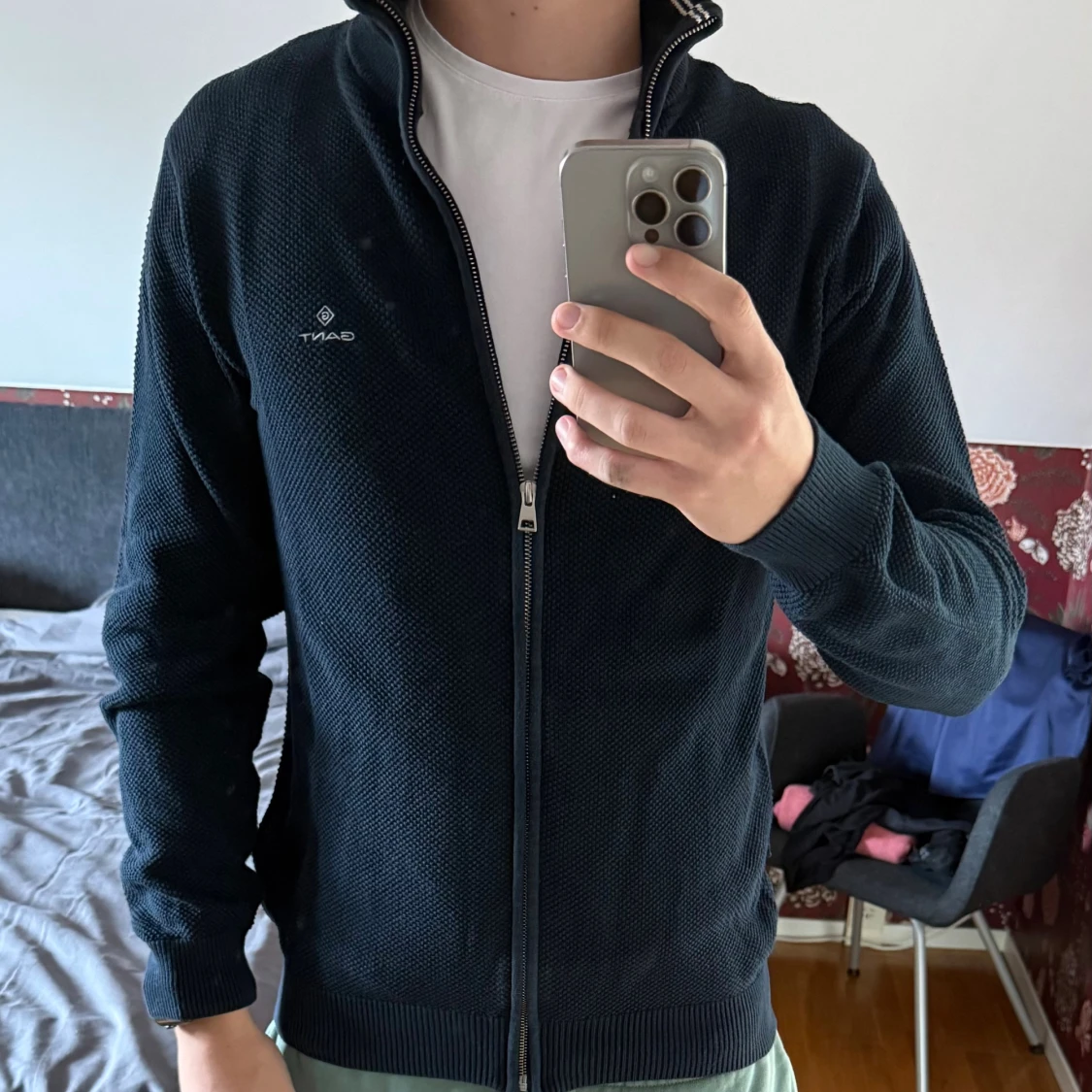 Mörkblå kofta från GANT med dragkedja - 1