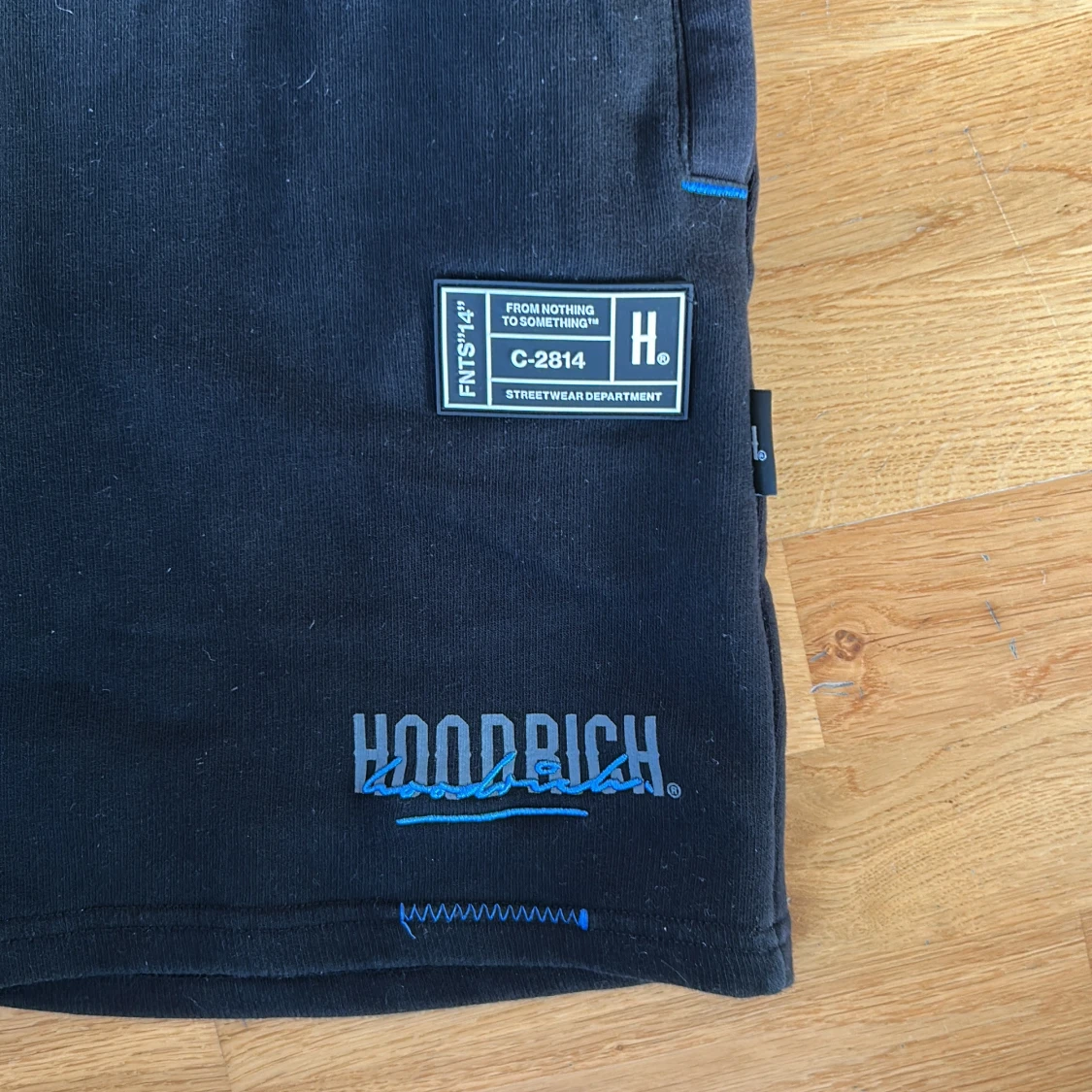 Svarta shorts från Hoodrich med tryck ( storlek L i barn) har även XS i vuxen!!! - 1
