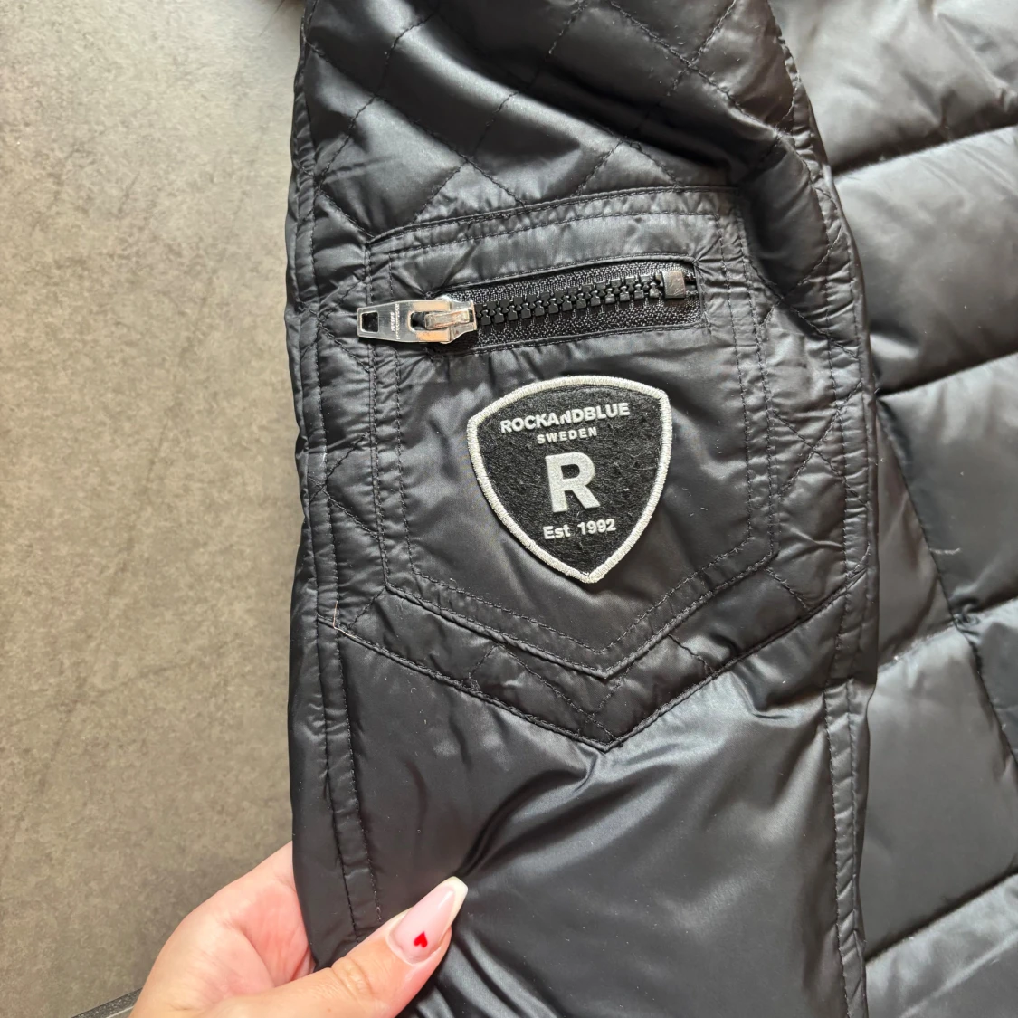 Svart lång dunjacka Rockandblue - 3