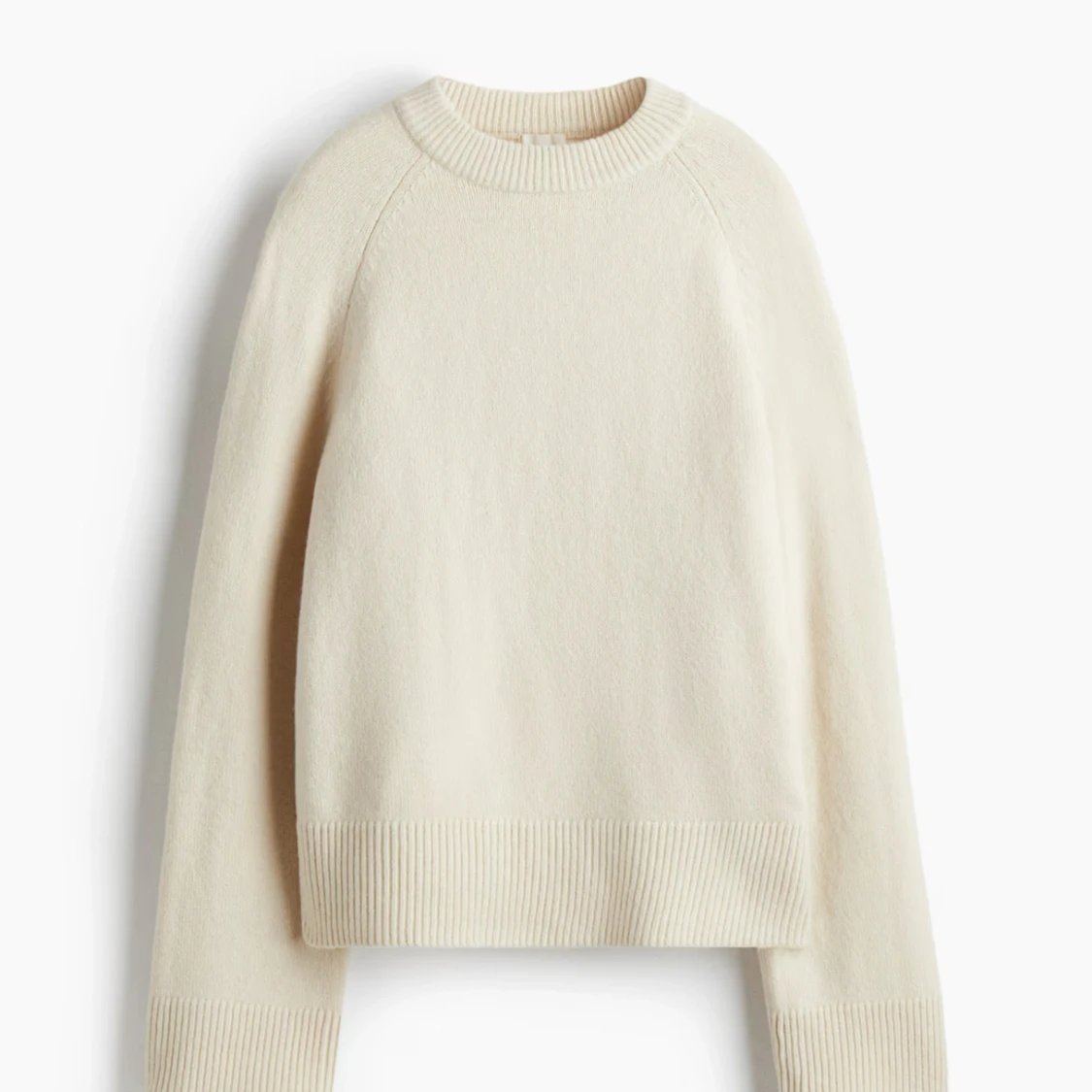 Beige stickad tröja med rund hals