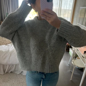 Grå stickad tröja - Mysig grå stickad tröja från Zara🩷🩷