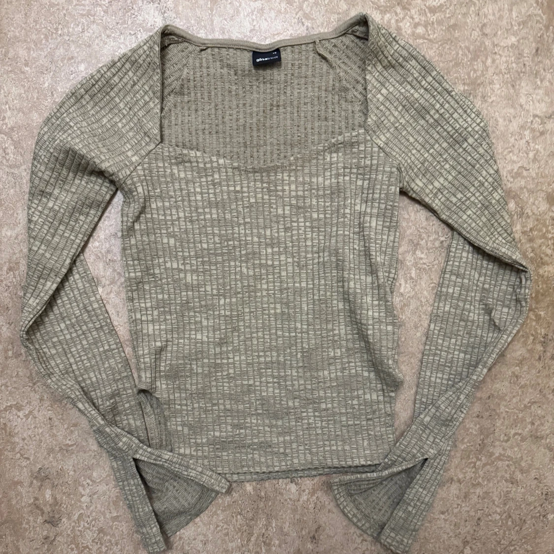 Beige ribbad långärmad topp Gina Tricot