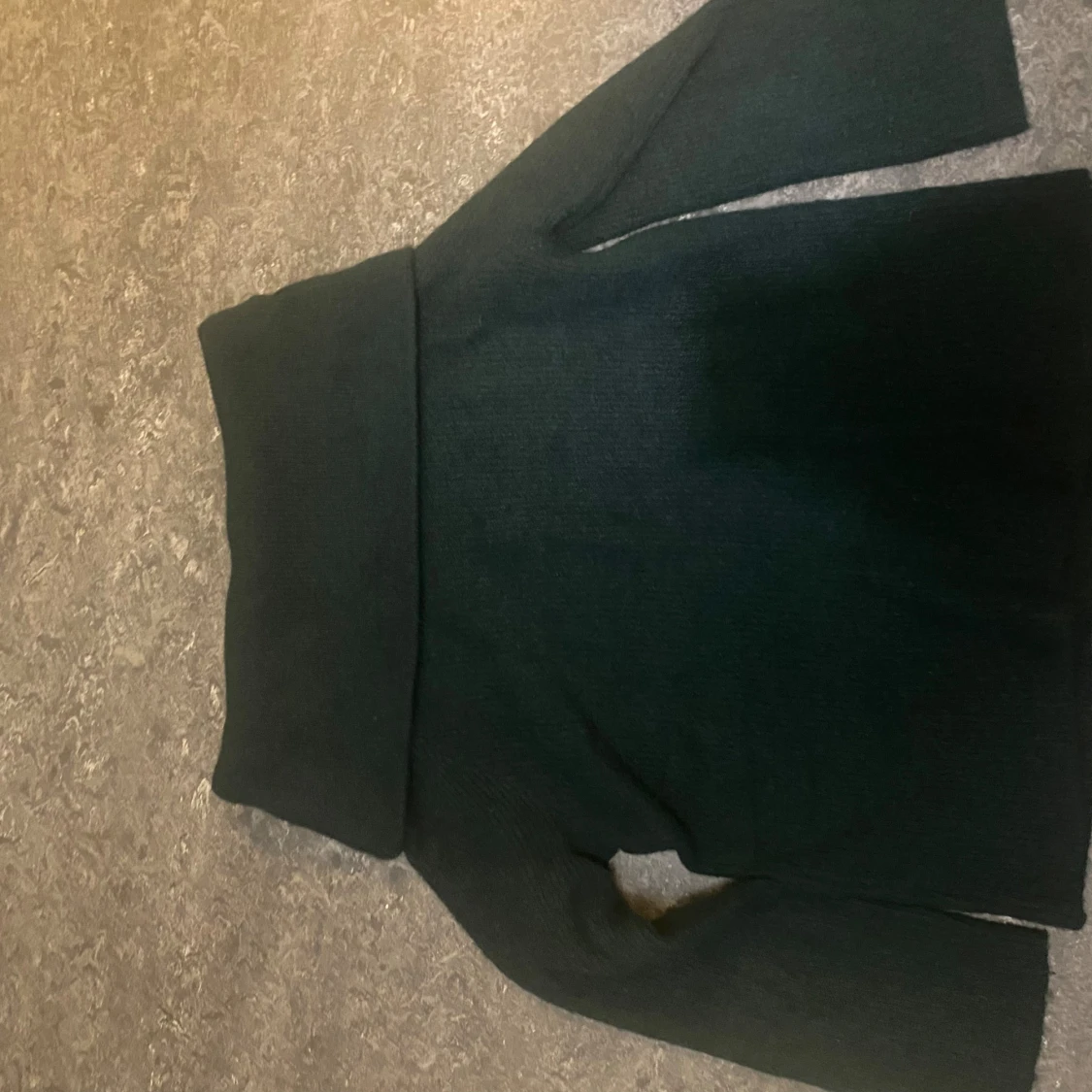 Två offshoulder stickade tröjor - 1