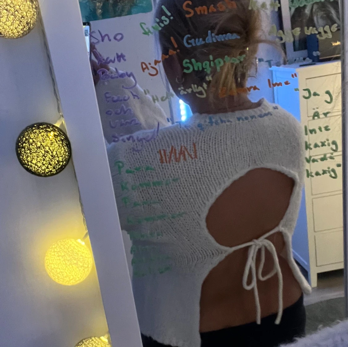 Vit stickad tröja med öppen rygg - 2