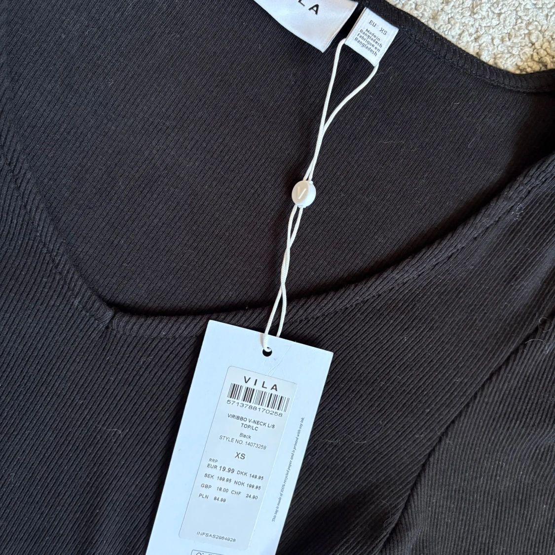 Svart ribbad långärmad topp från Vila - 1