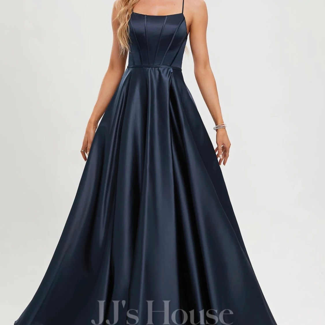 Marinblå balklänning i satin
