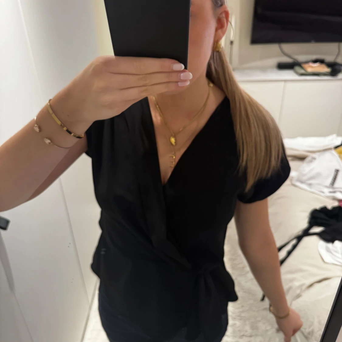 Svart top med knyt i midjan - 1