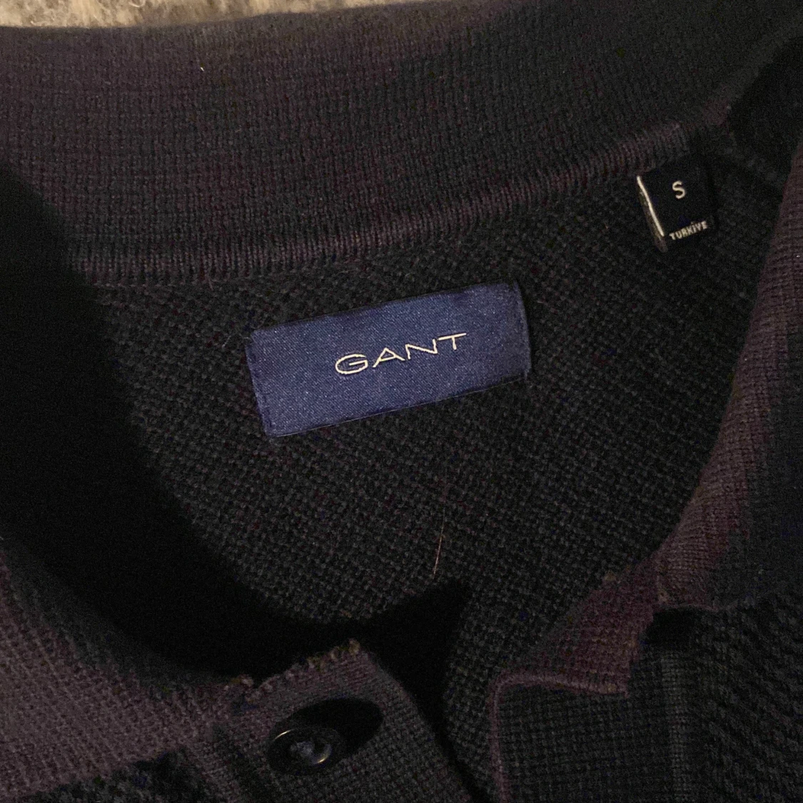 Svart pikétröja från GANT, stl S - 1