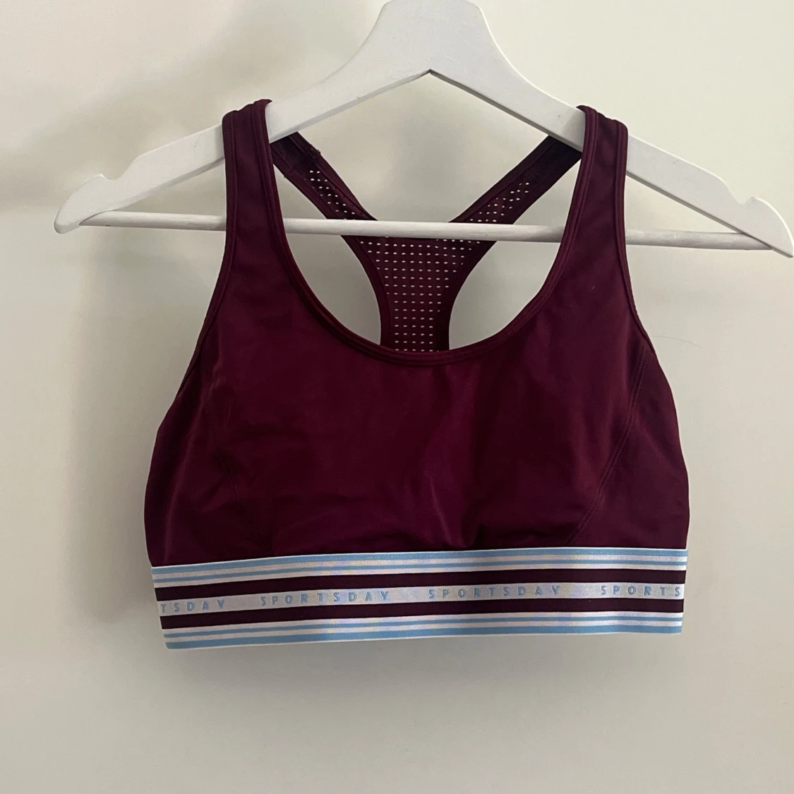 Vinröd sporttopp från H&M Sport