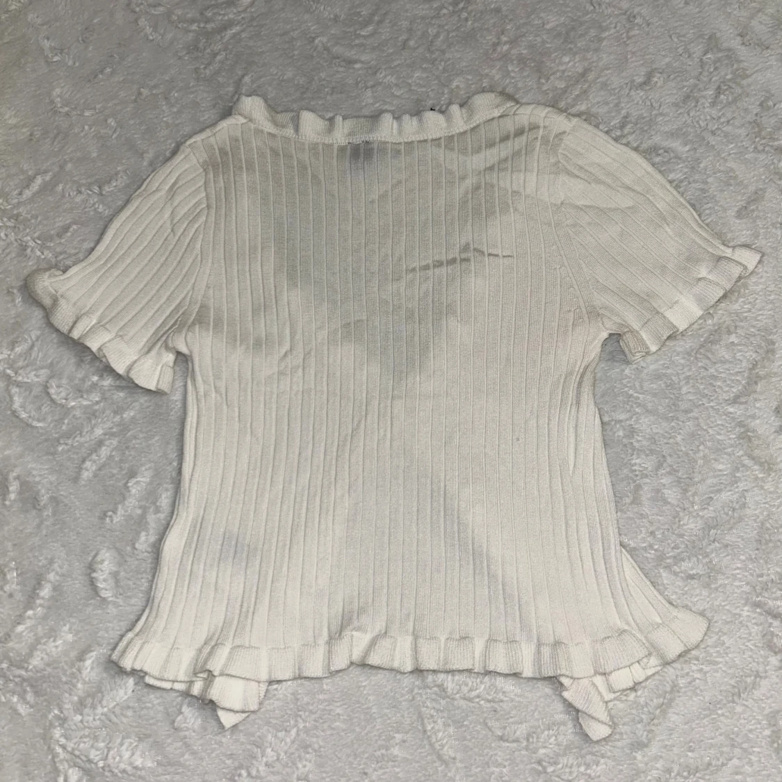 Vit ribbad blus med volang från H&M Divided - 1