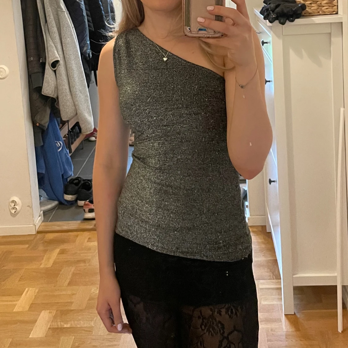 Glittrig one shoulder top - 1