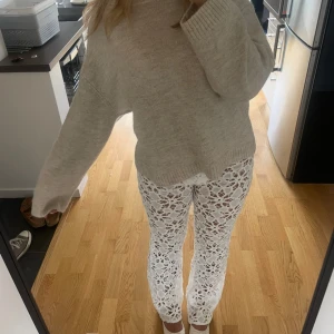 Virkade spets/virkade bootcut byxor från Mango - Helt nya med prislapp! För små på mig som är strl 38