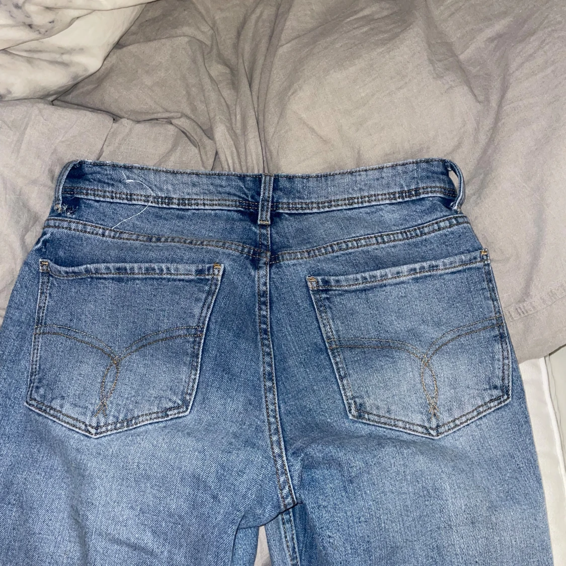 Blå bootcut jeans från Behrska - 3