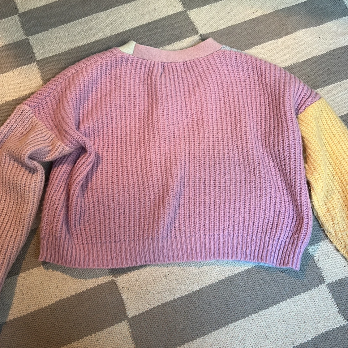 Pastellfärgad kofta från Pieces storlek s - 3