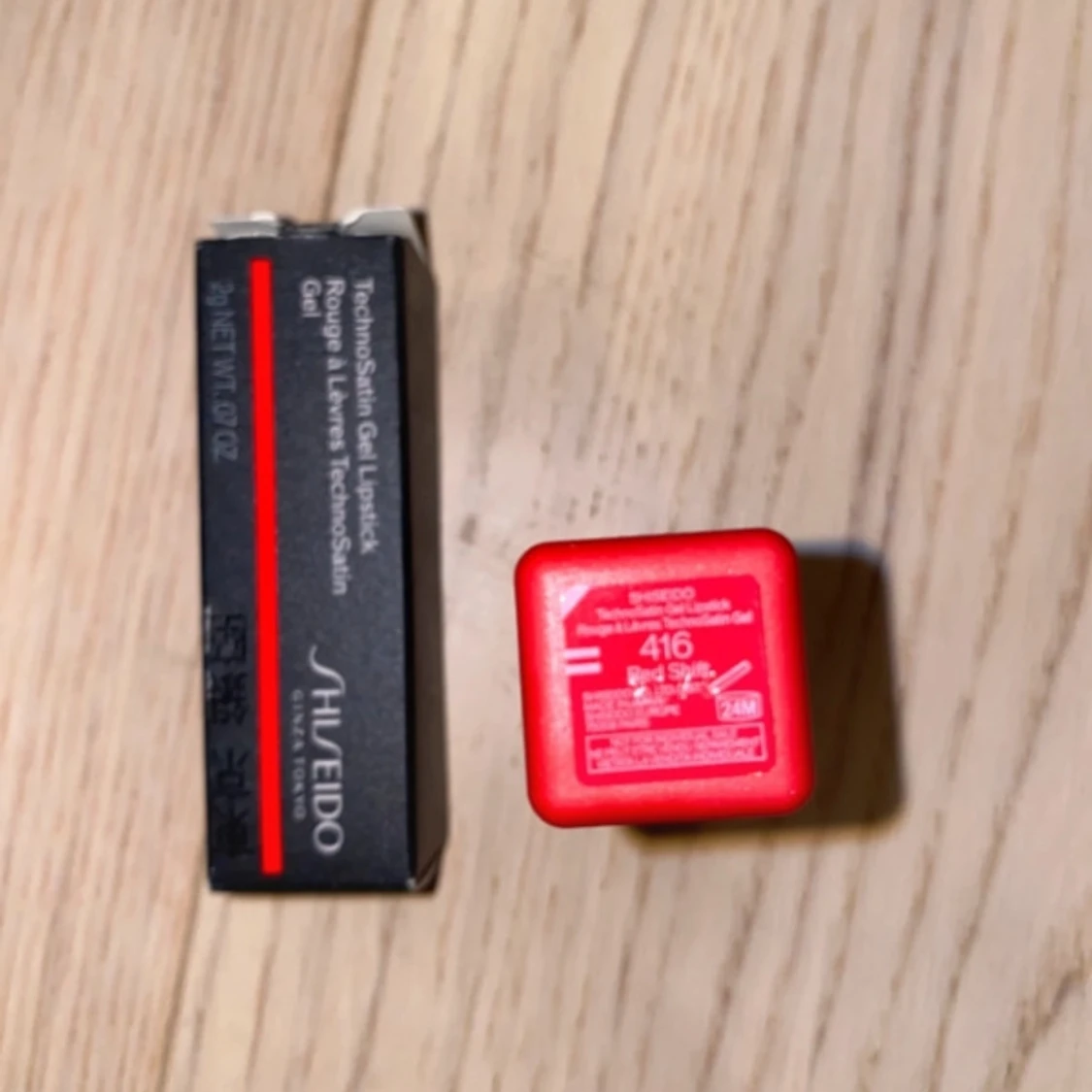 Shiseido rött läppstift TechnoSatin - 2