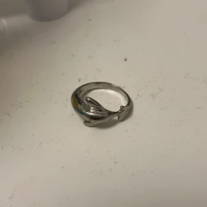 Söt silverring med delfinmotiv barn - Barnring så ganska liten