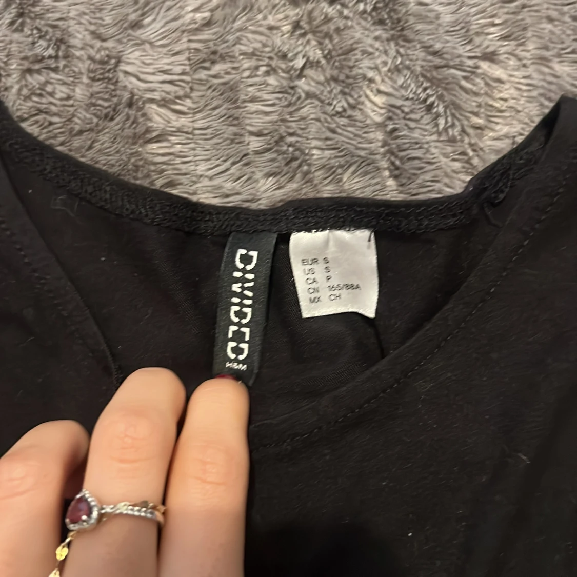 Svart twistad linnetopp från Divided - 1