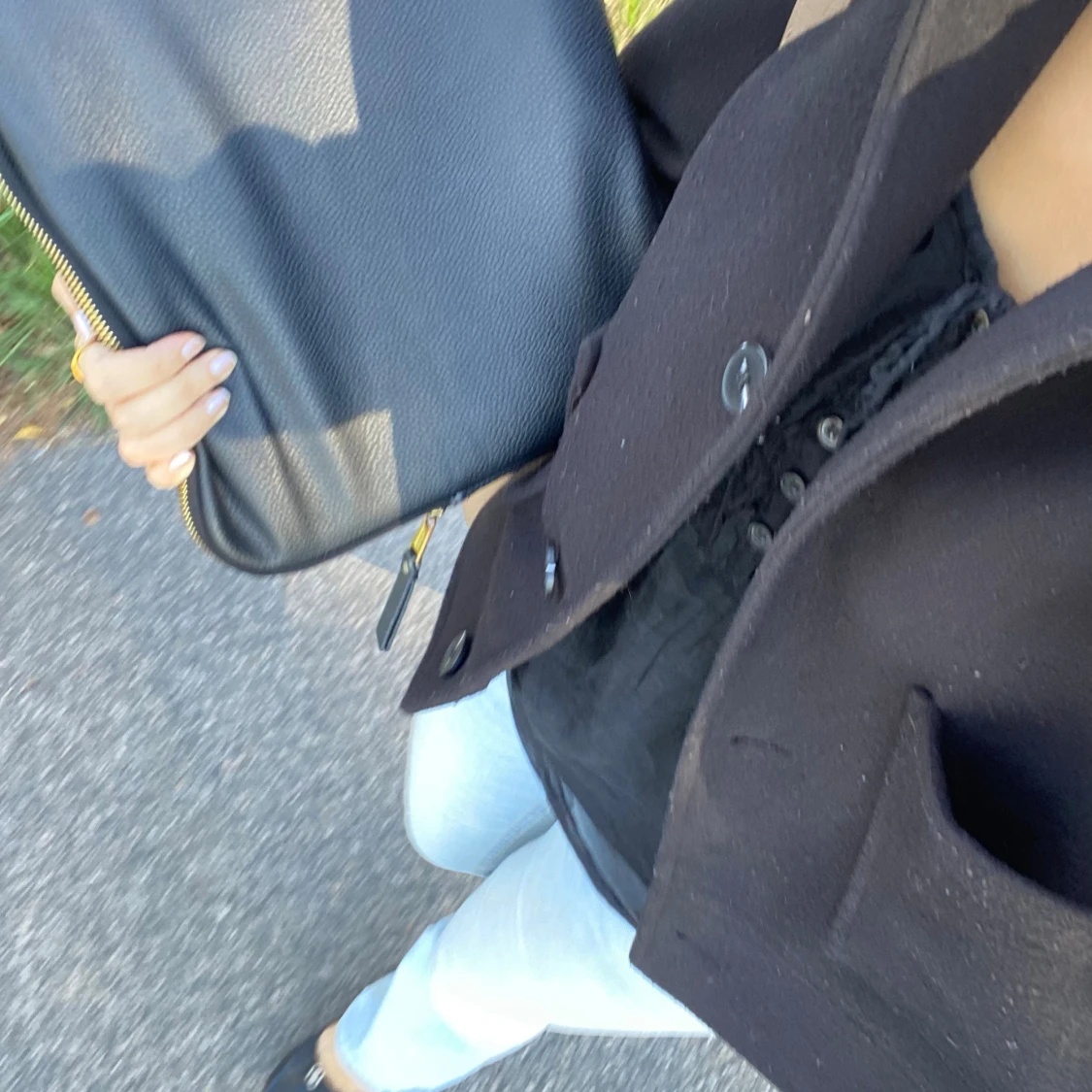 Svart jacka med stora knappar - 2