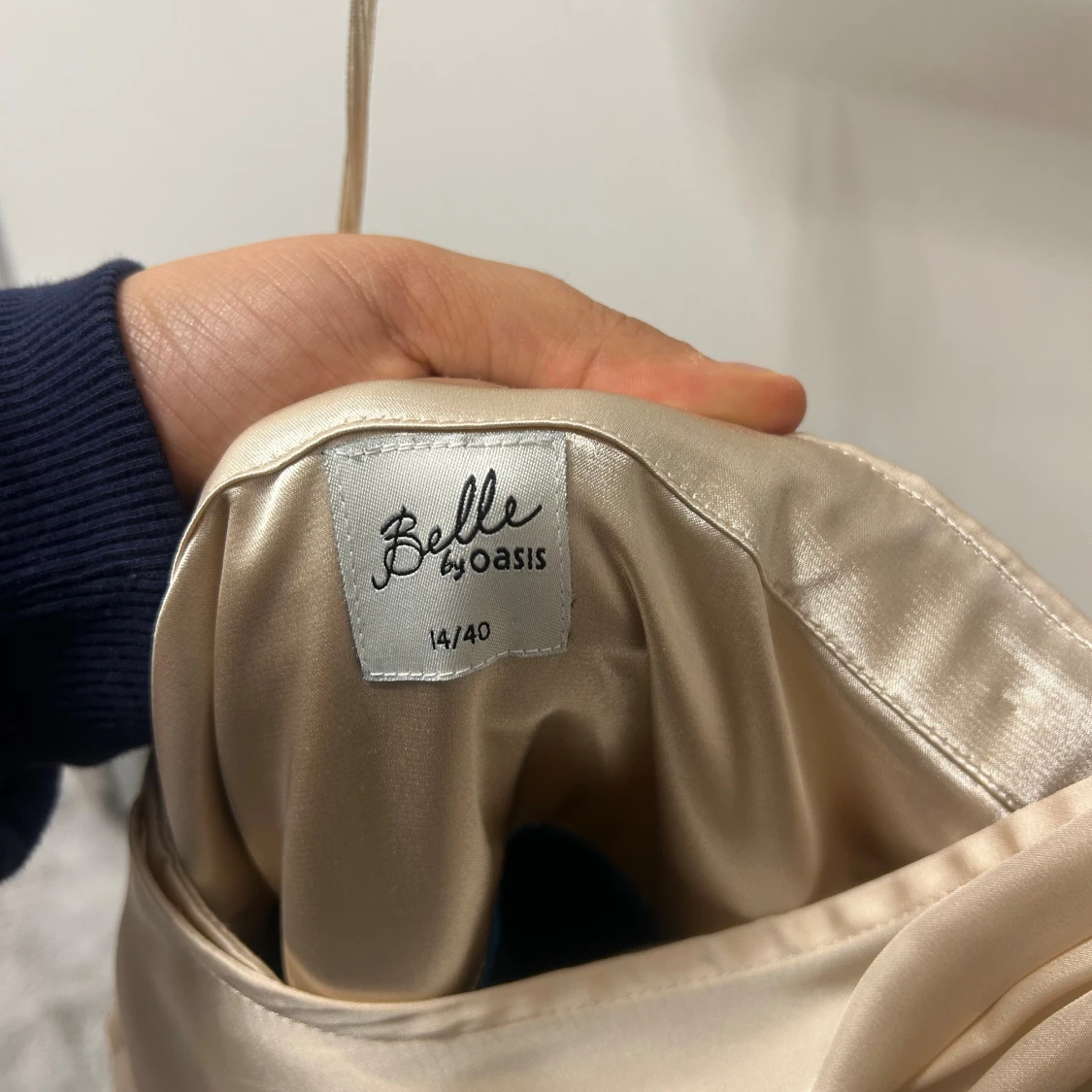 Tvåfärgad halterneckklänning från Oasis - 2