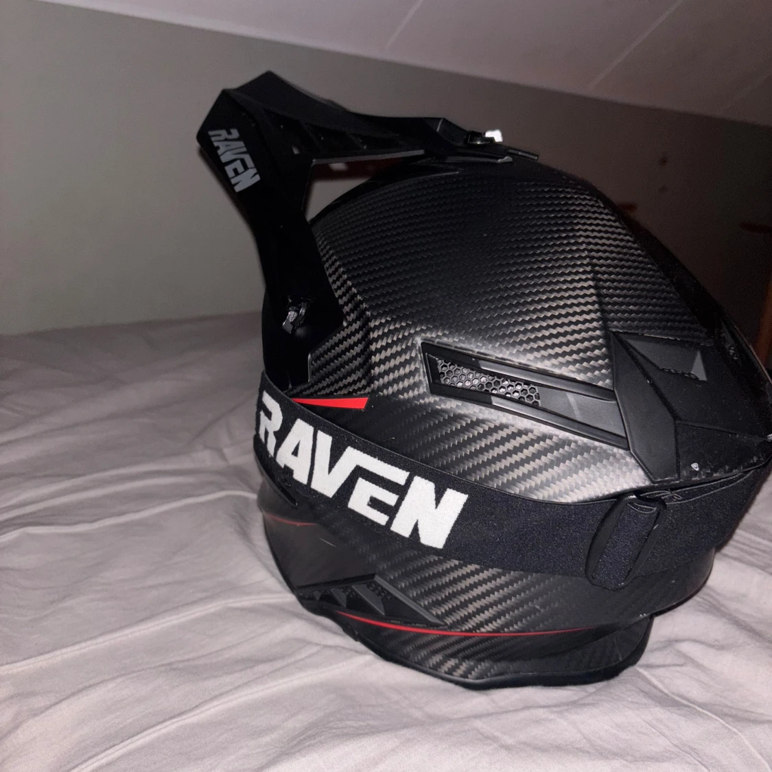 Raven mopedhjäm med goggles - 3